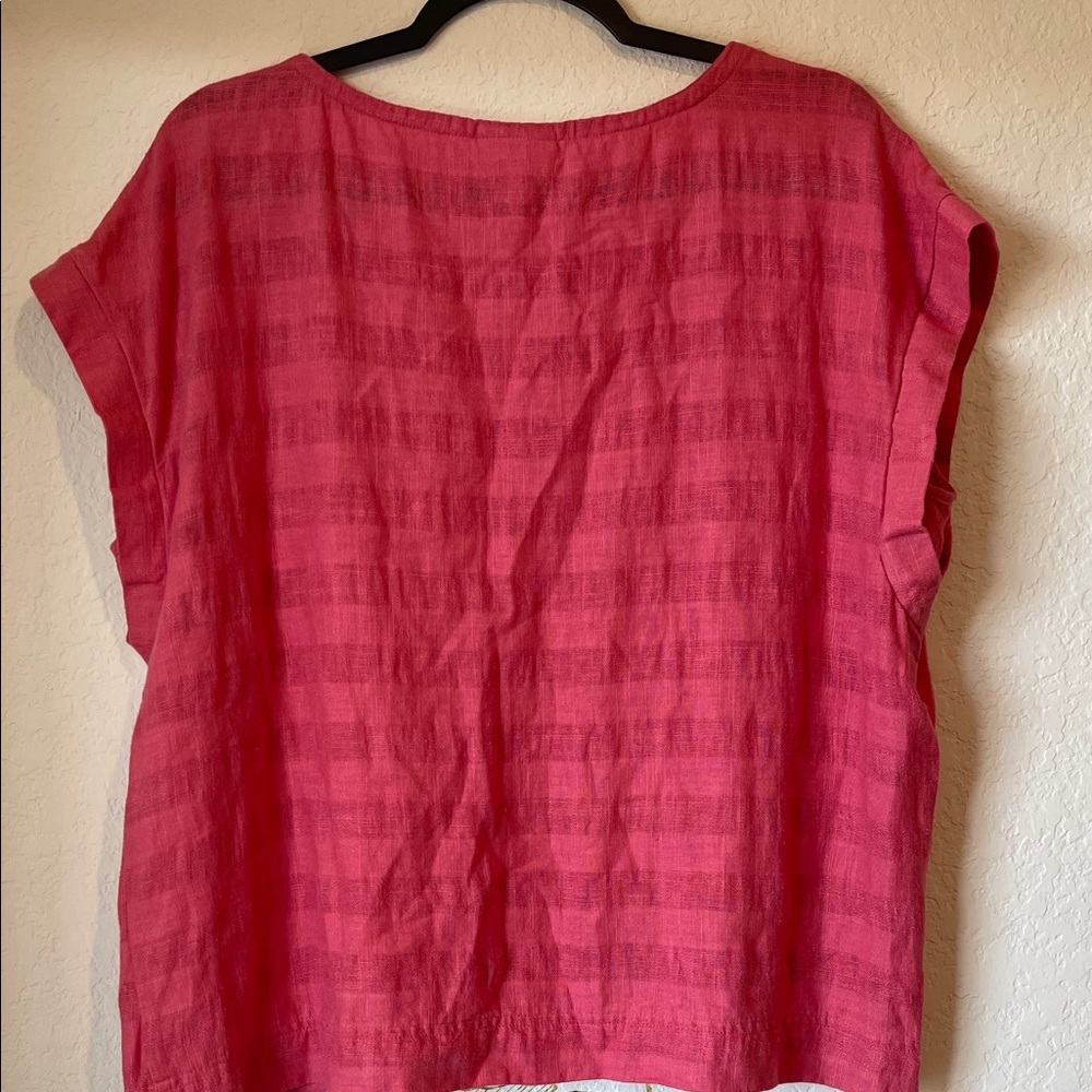 Liz Claiborne Vibrant Pink Blouse with Capped Sleeves - Picture 2 of 6
